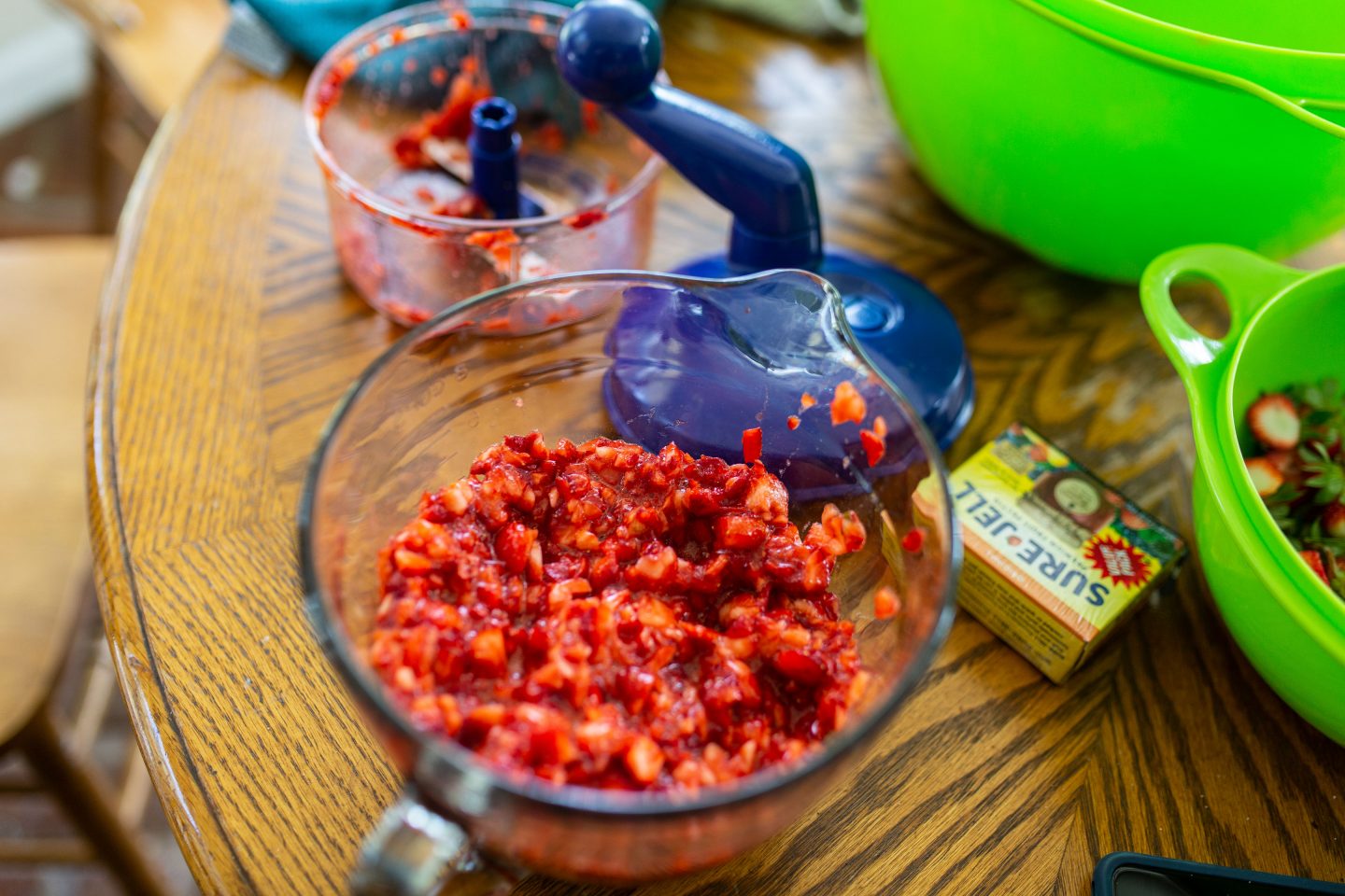 Want your to enjoy your fresh strawberries year round? Follow these easy steps on making your own homemade strawberry jam! #strawberryjam #canning #canningrecipe #surejell #jam