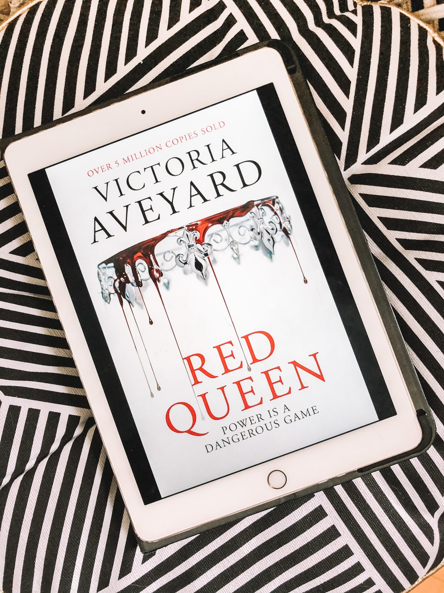 Book Review The Red Queen by Victoria Aveyard » at Home on Hudson