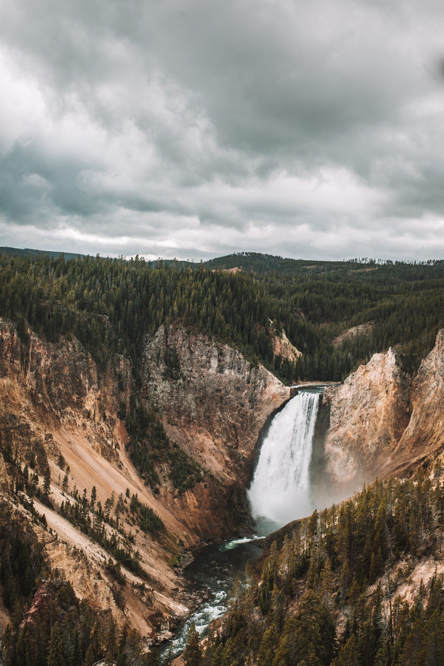 If you want to see colorful thermal pools, gushing geysers, roaring waterfalls, fantastic landscapes, or insane wildlife, check out my Yellowstone National Park travel guide!