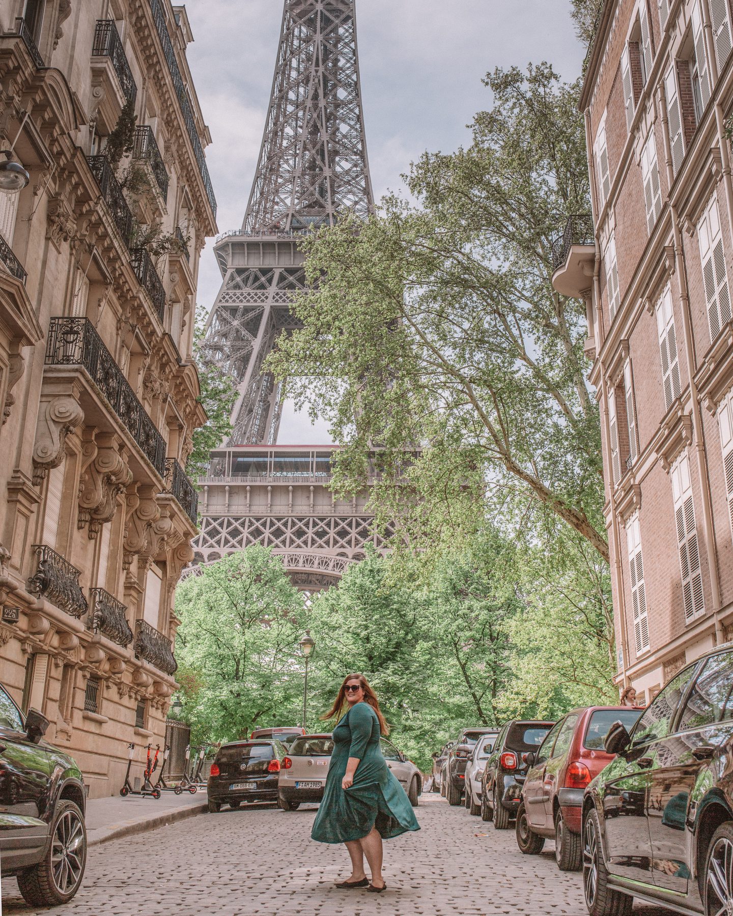 How to get incredible photos of yourself while traveling in Paris, France with the Eiffel Tower!