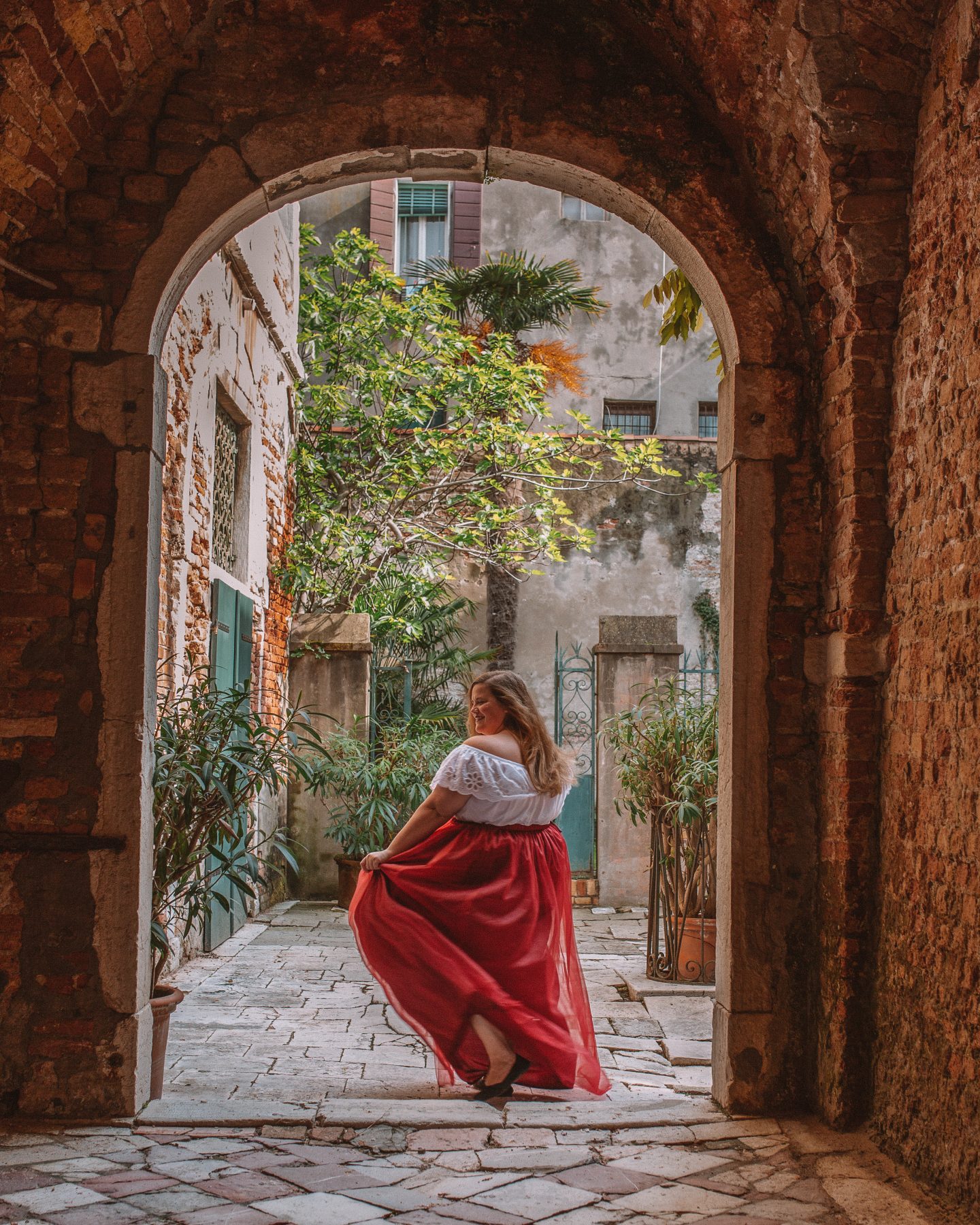 How to get incredible photos of yourself while traveling in Venice, Italy!