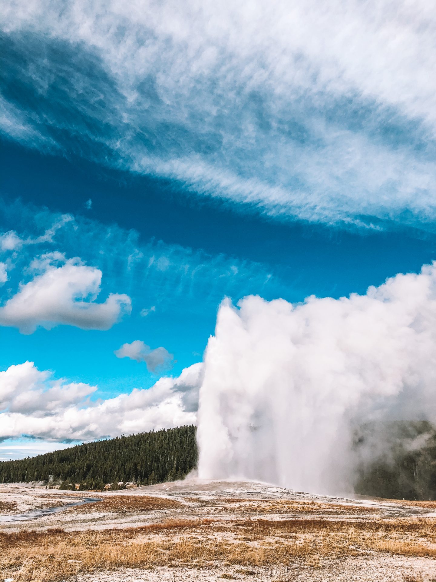 Yellowstone National Park in Wyoming is in my top 10 favorite beautiful places in the US to visit.
